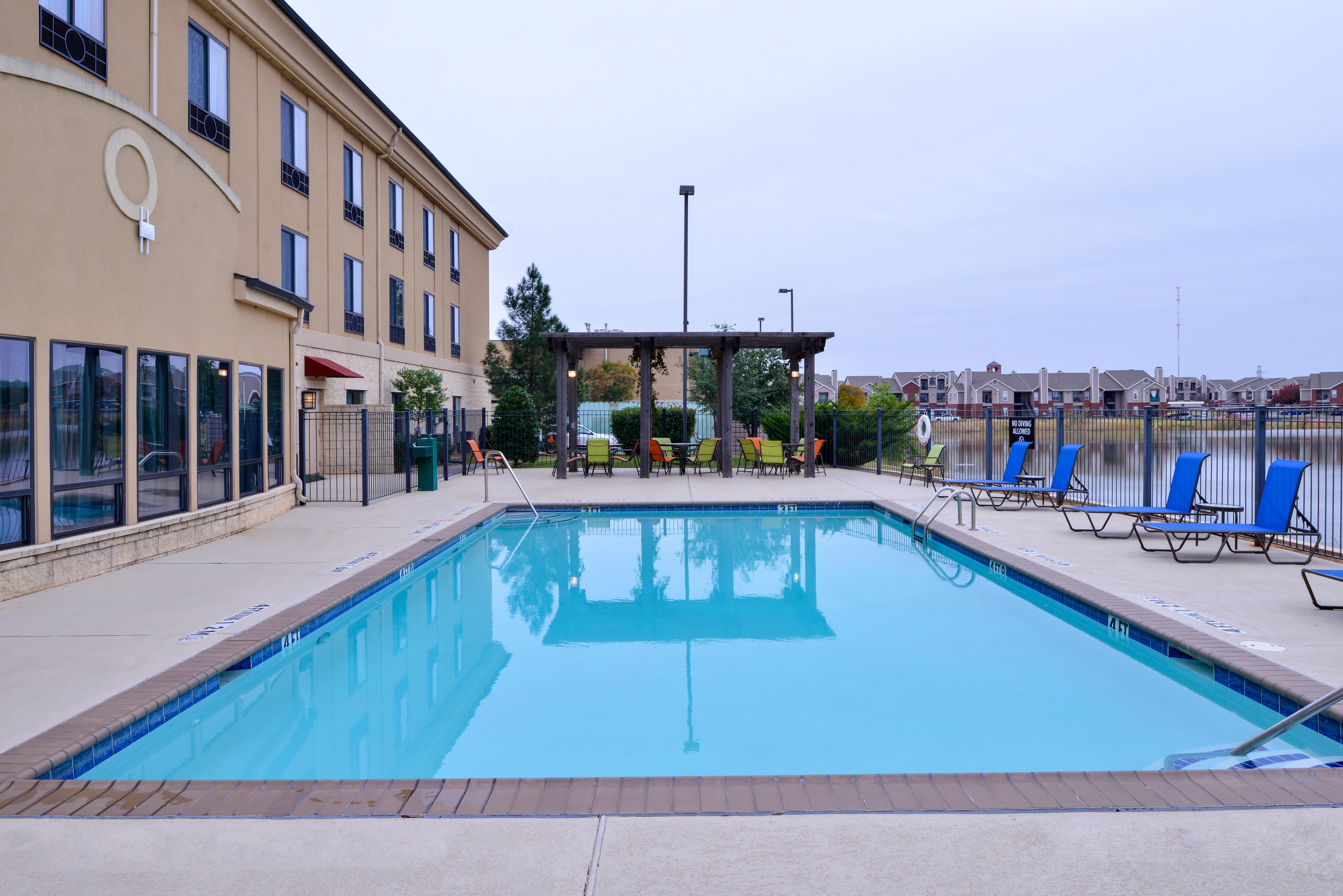 Holiday Inn Express Hotel & Suites Wichita Falls, An Ihg Hotel Exterior photo